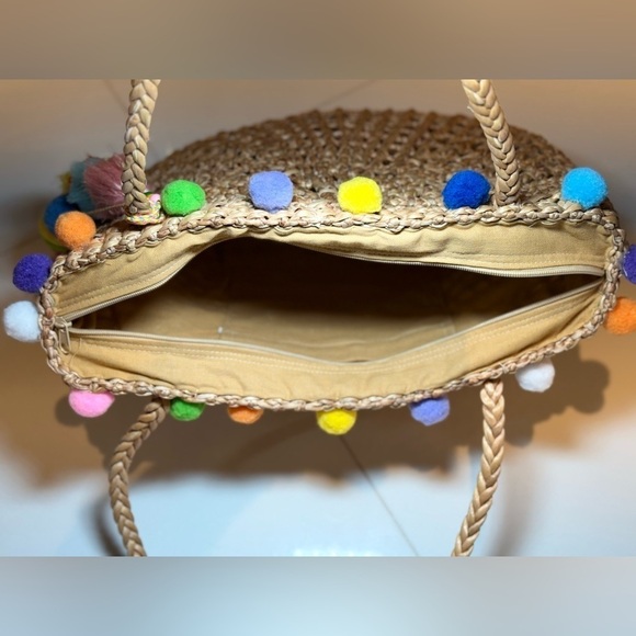 Hand crafted woven tote bag- chic fun design! - Picture 4 of 5